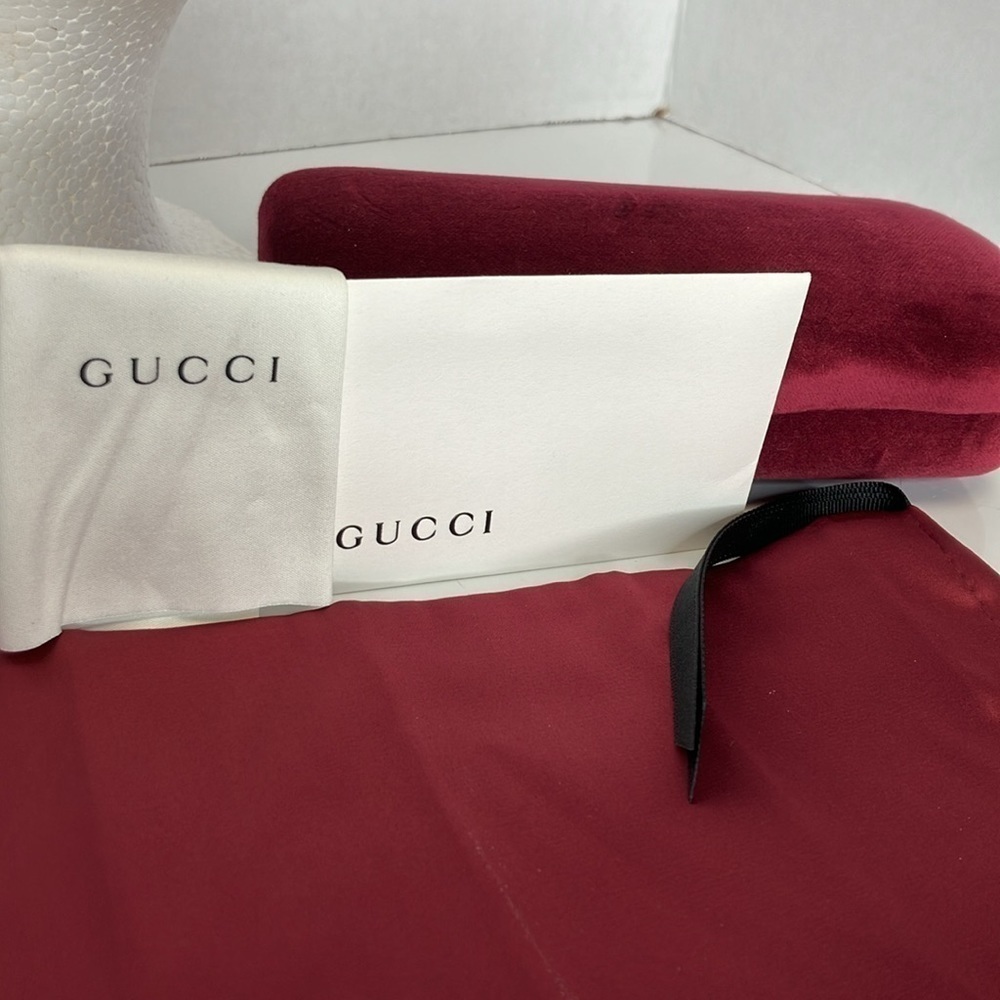 Gucci women black sunglasses and Gucci burgundy sunglass case - Picture 5 of 7